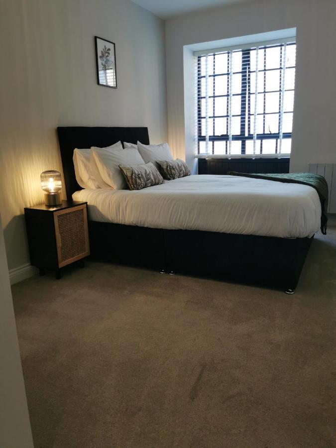 Axiom Apartment - Beautiful Stylish 2 Bed. チェルトナム エクステリア 写真