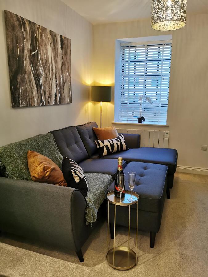 Axiom Apartment - Beautiful Stylish 2 Bed. チェルトナム エクステリア 写真