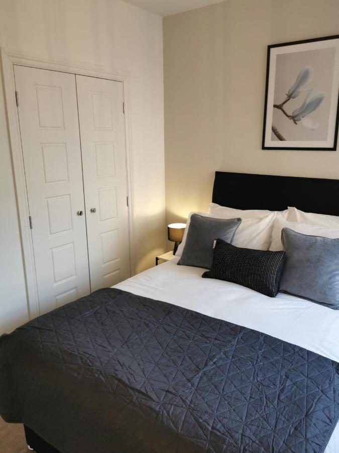 Axiom Apartment - Beautiful Stylish 2 Bed. チェルトナム エクステリア 写真